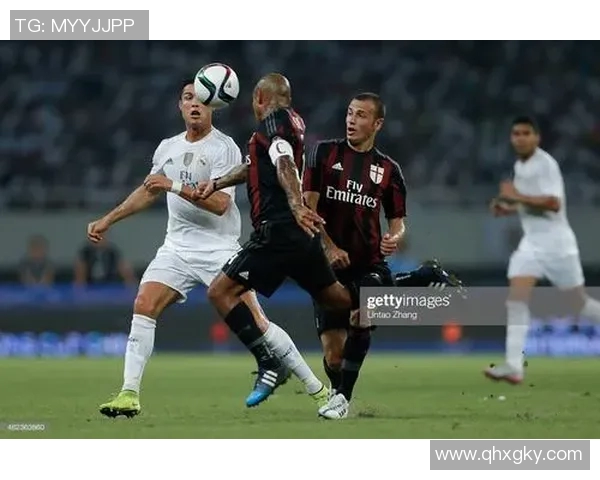 足球场上的学霸们如何在绿茵场与学业中双丰收的成功故事