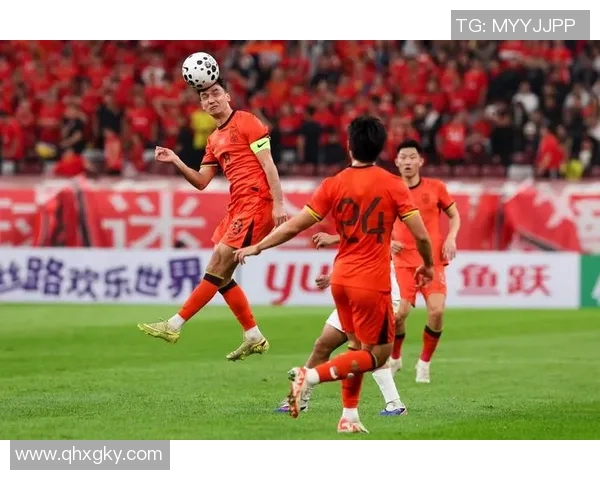 中国足球明星帅气风采与国际巨星的魅力对比分析